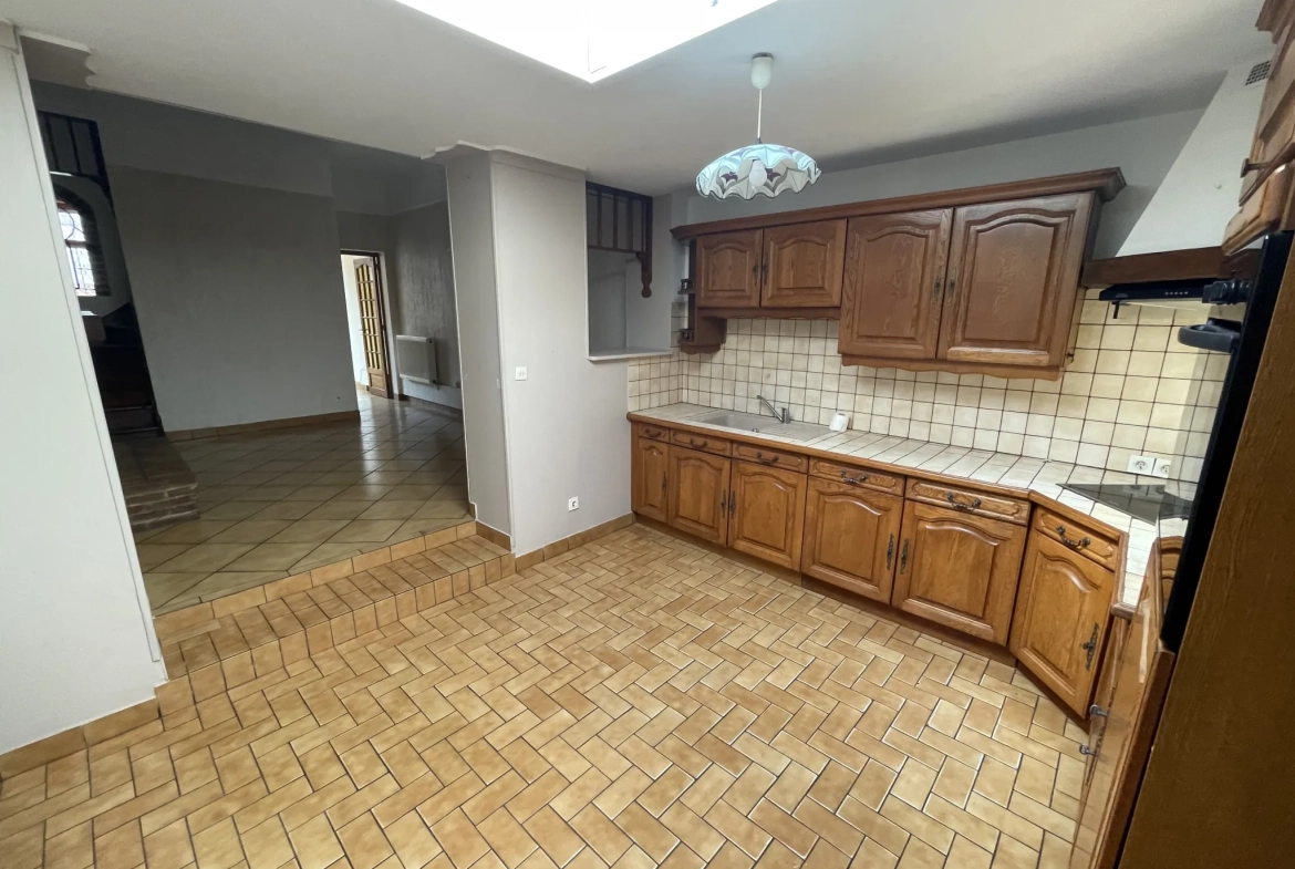 Maison à vendre à Hénin-Beaumont, construction 1930, 88,1 m² avec jardin et cave 