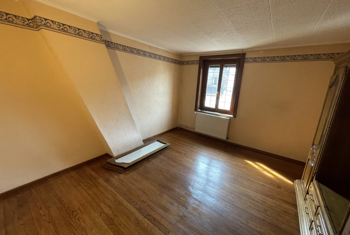 Maison à vendre à Hénin-Beaumont, construction 1930, 88,1 m² avec jardin et cave 