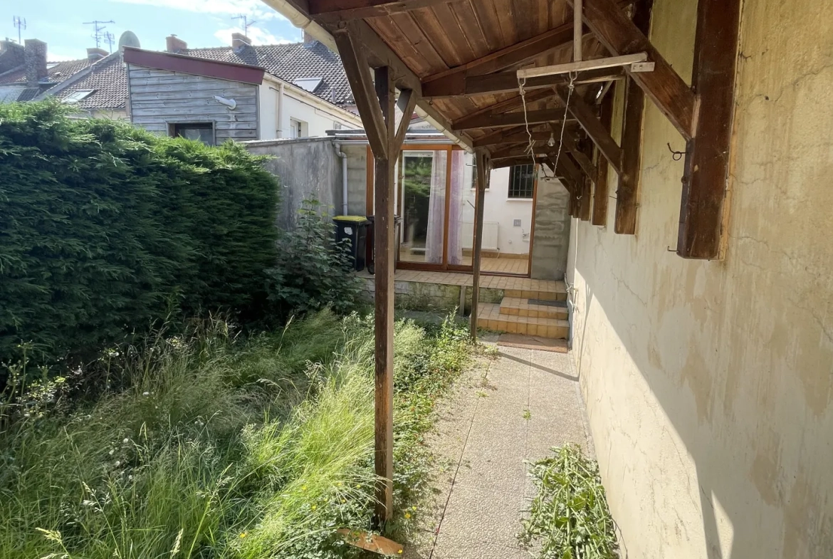 Maison à vendre à Hénin-Beaumont, construction 1930, 88,1 m² avec jardin et cave 