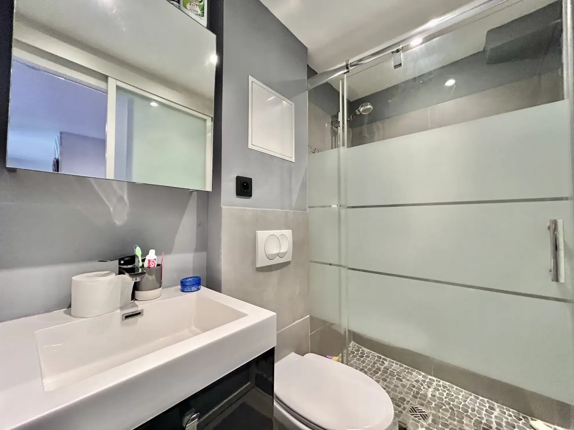 Studio rénové de 20m² à Sanary-sur-Mer, idéal centre-ville et port 