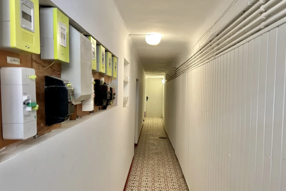 Studio rénové de 20m² à Sanary-sur-Mer, idéal centre-ville et port 