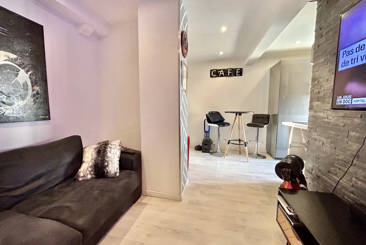 Studio rénové de 20m² à Sanary-sur-Mer, idéal centre-ville et port 