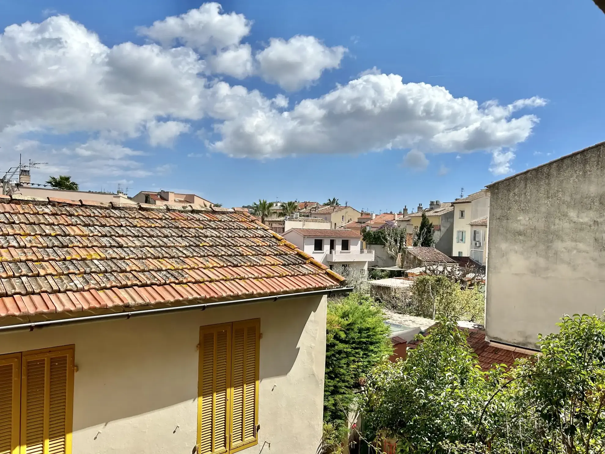 Studio rénové de 20m² à Sanary-sur-Mer, idéal centre-ville et port 