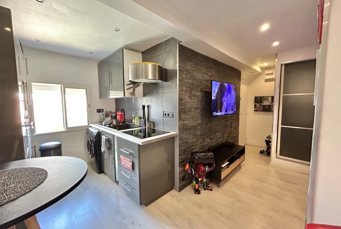 Studio rénové de 20m² à Sanary-sur-Mer, idéal centre-ville et port 