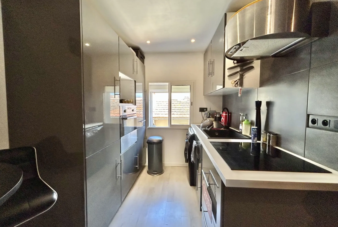 Studio rénové de 20m² à Sanary-sur-Mer, idéal centre-ville et port 