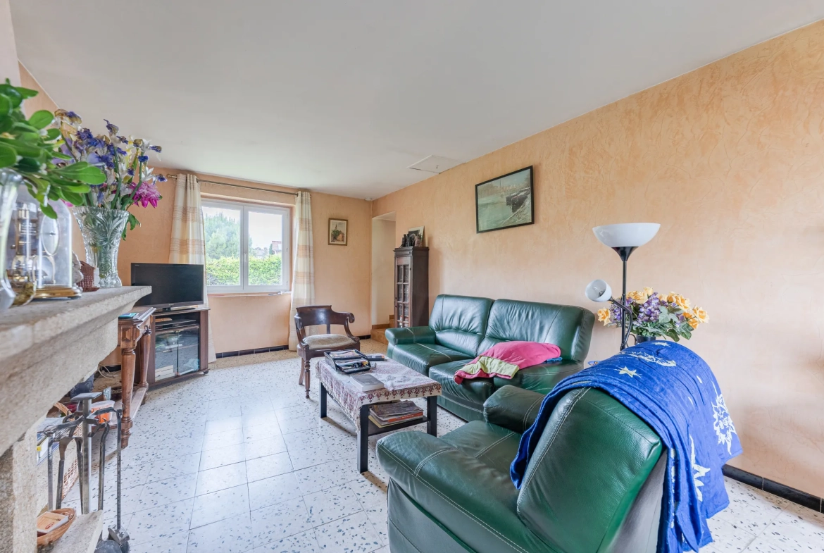 Appartement ancien à vendre à Genay avec potentiel de rénovation 