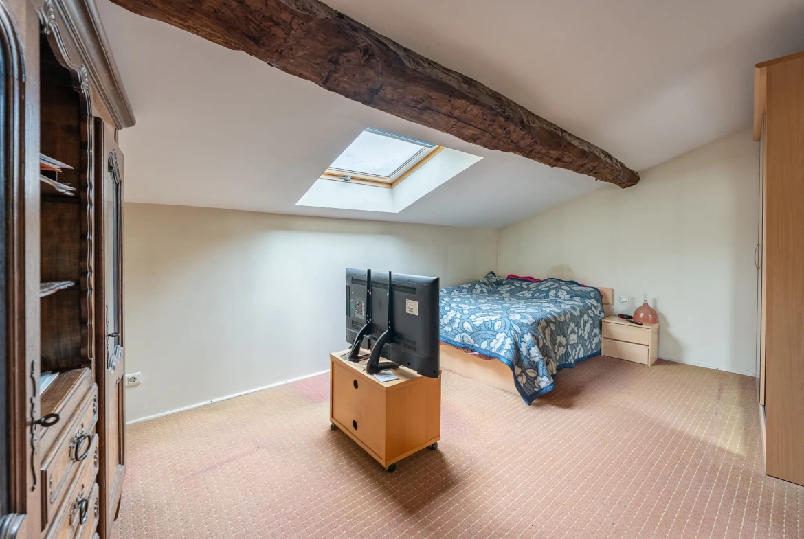 Appartement ancien à vendre à Genay avec potentiel de rénovation 