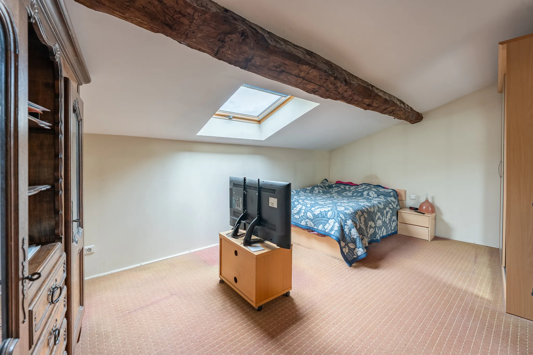 Appartement ancien à vendre à Genay avec potentiel de rénovation 