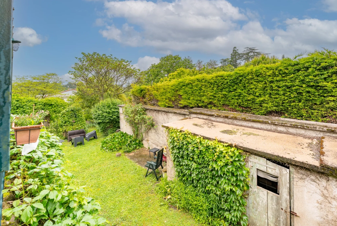 Appartement ancien à vendre à Genay avec potentiel de rénovation 