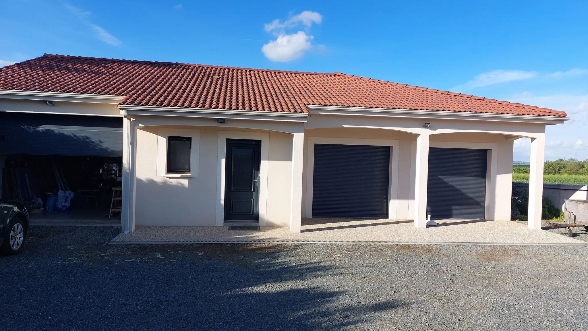 Villa de plain-pied proche Niort avec 4 chambres et jardin de 800 m² 