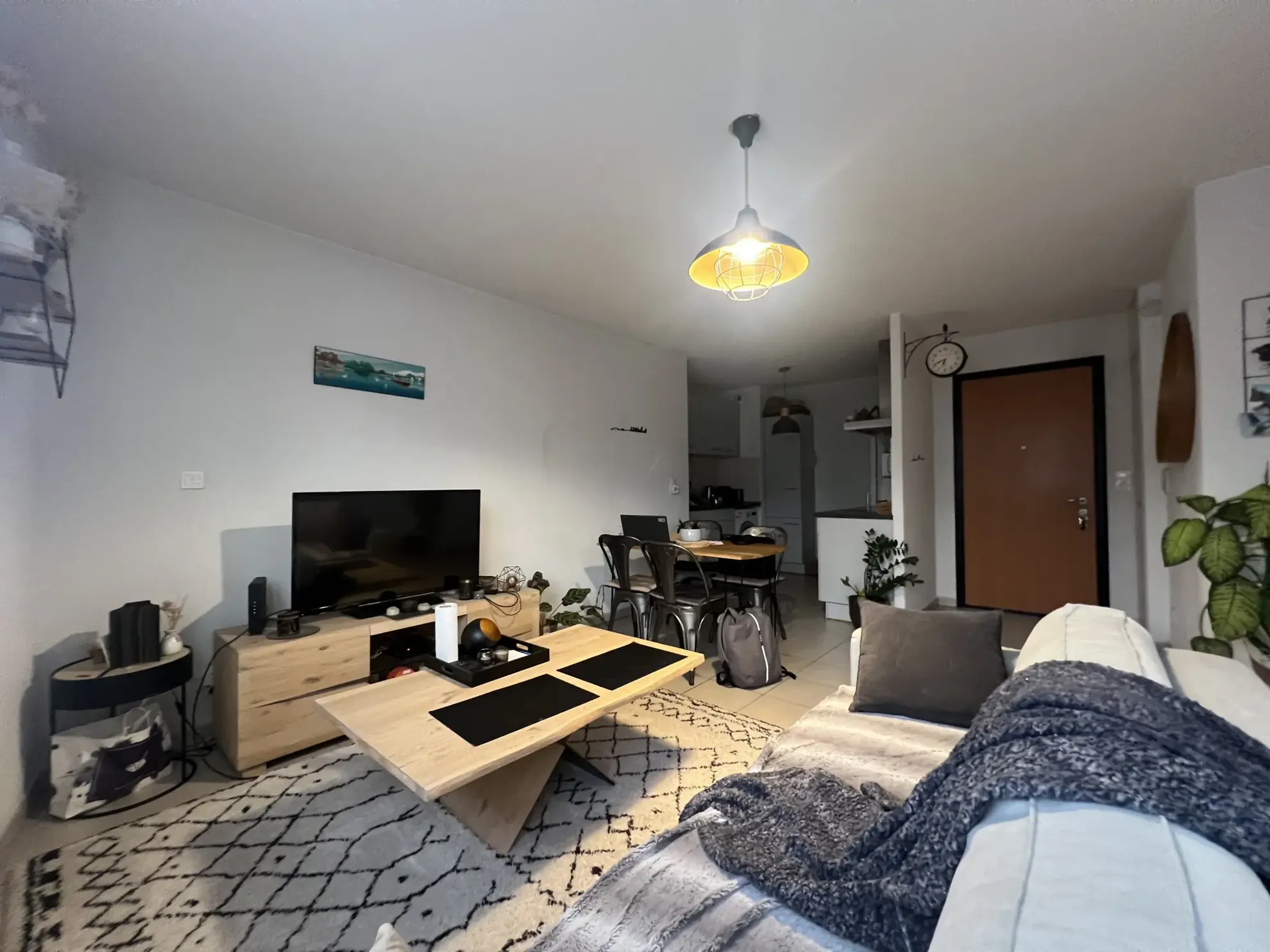 Appartement T2 avec terrasse à Nîmes - Loué, proche gare et commodités 