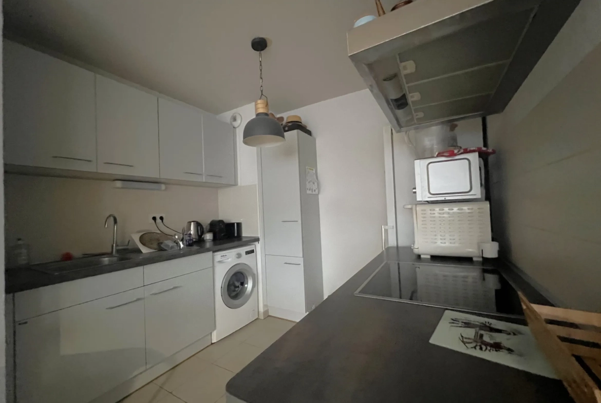 Appartement T2 avec terrasse à Nîmes - Loué, proche gare et commodités 