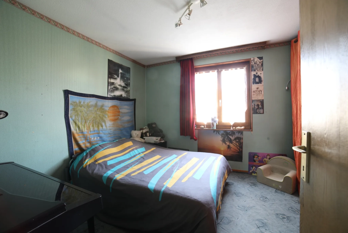 Maison de 142 m² avec terrain clos et appartement indépendant à Porcelette 