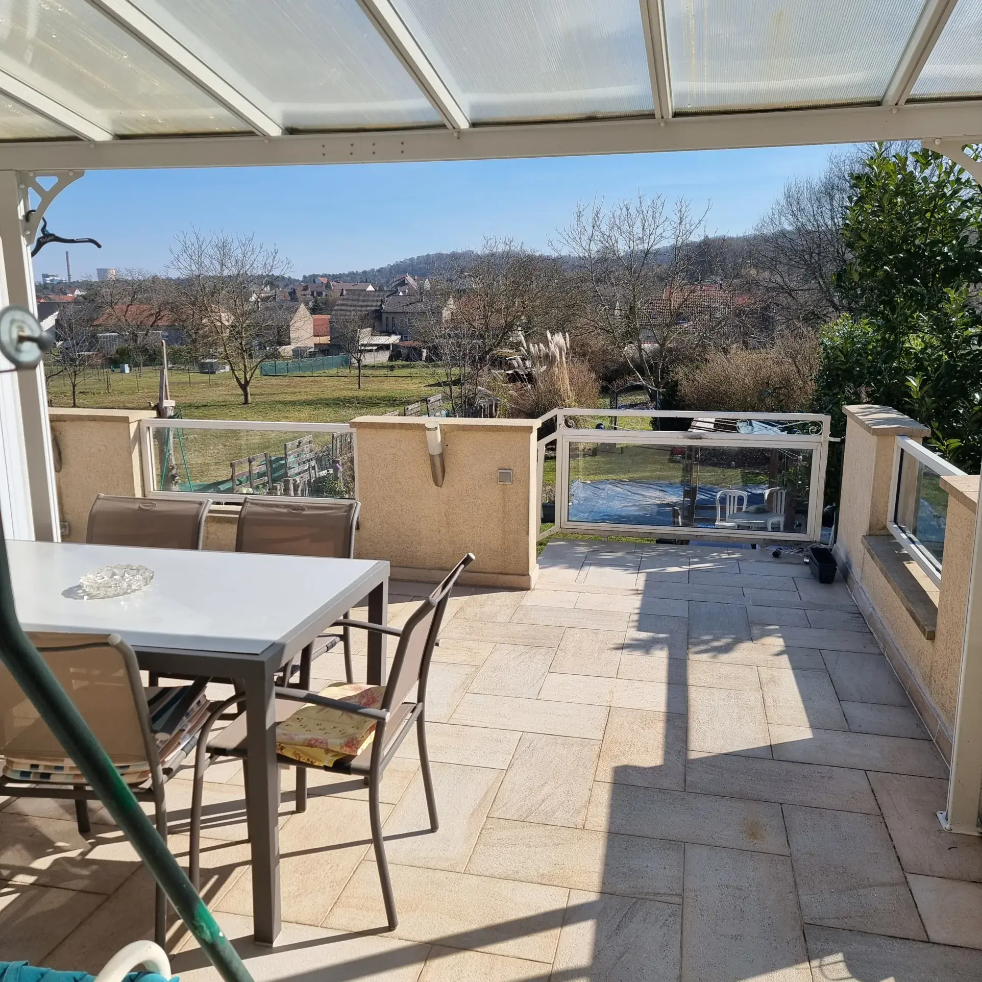 Maison de 142 m² avec terrain clos et appartement indépendant à Porcelette 
