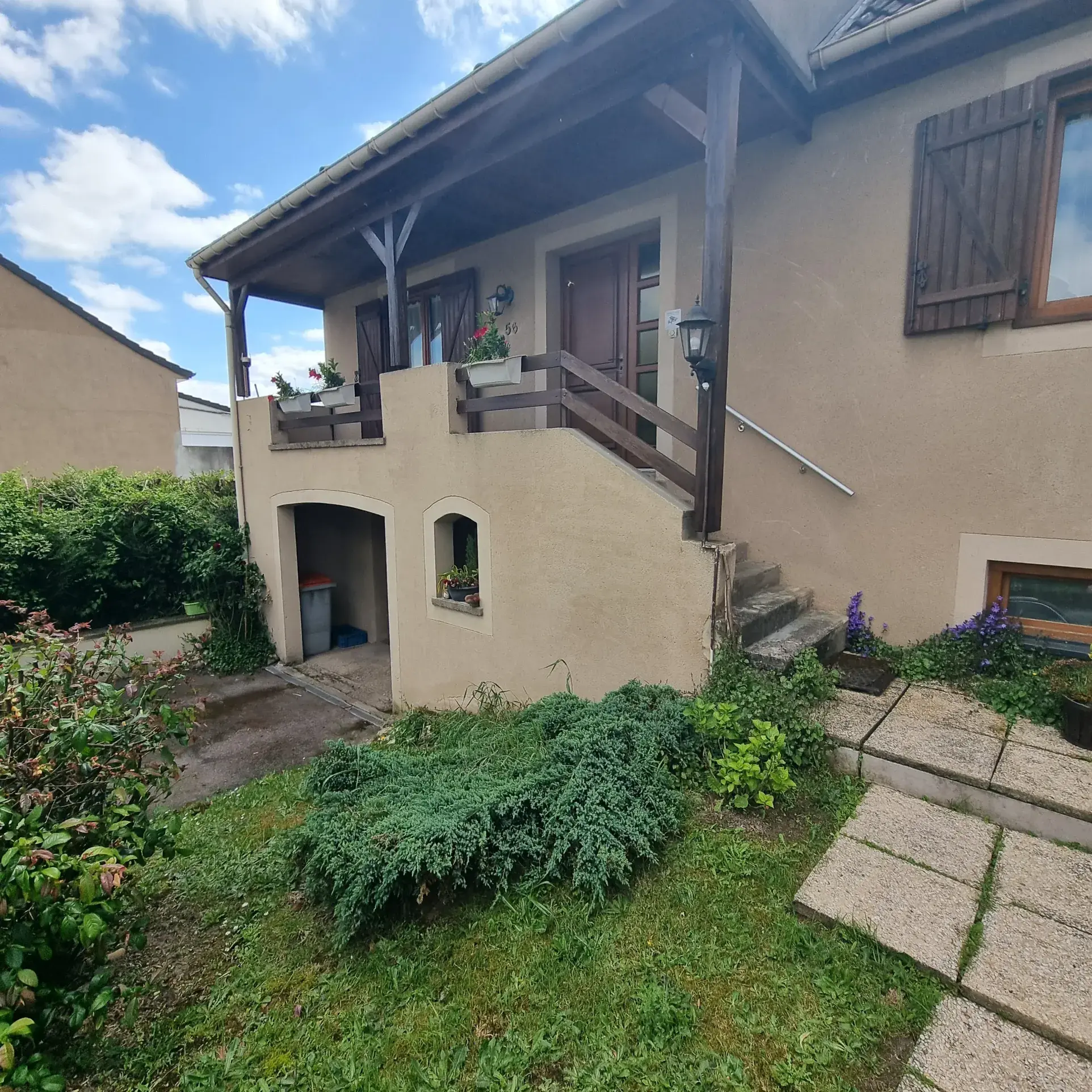 Maison de 142 m² avec terrain clos et appartement indépendant à Porcelette 