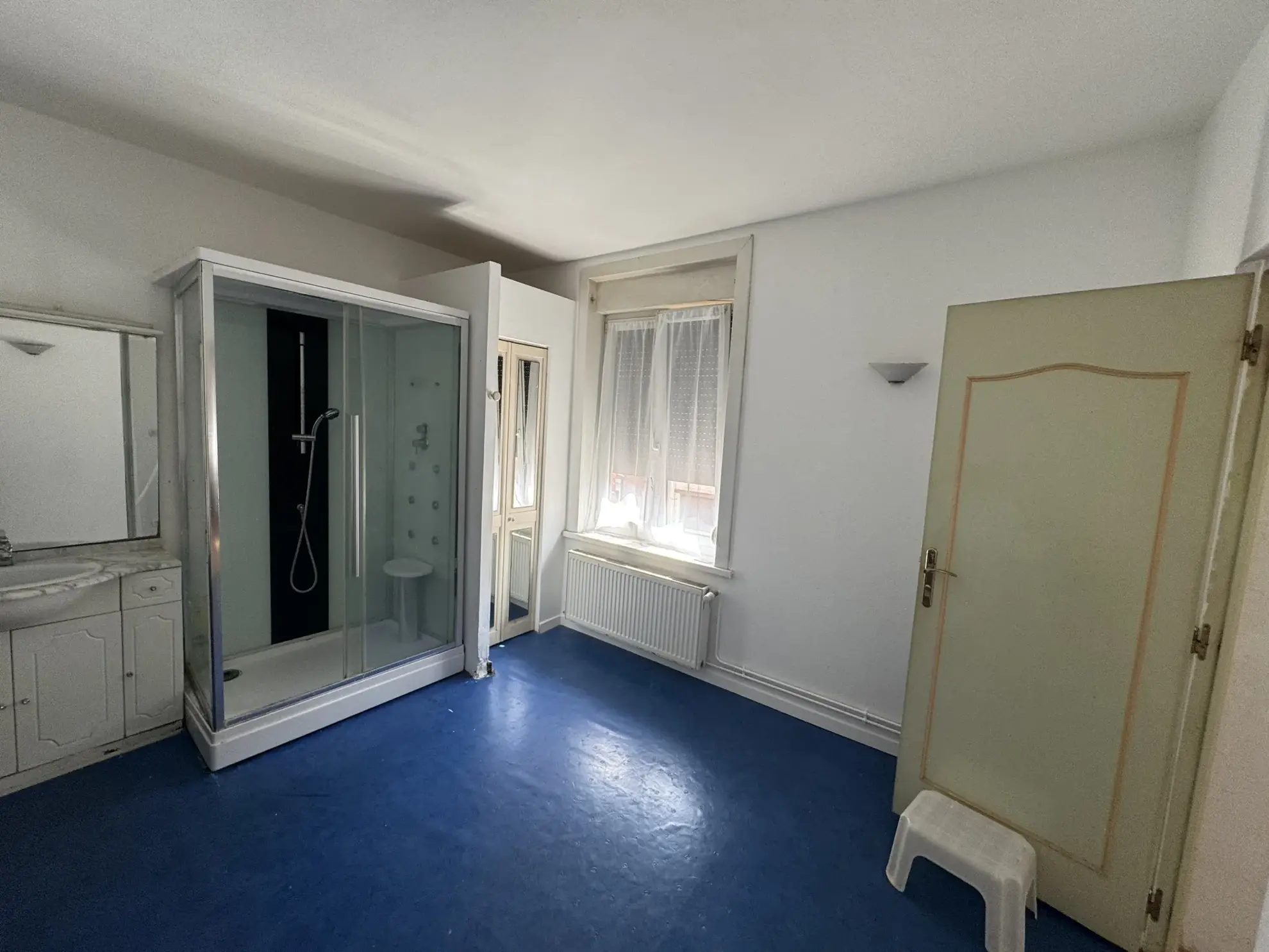 Spacieuse maison de 7 chambres avec garage à Roubaix 