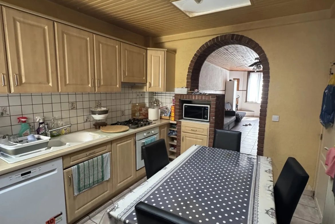 Spacieuse maison de 7 chambres avec garage à Roubaix 