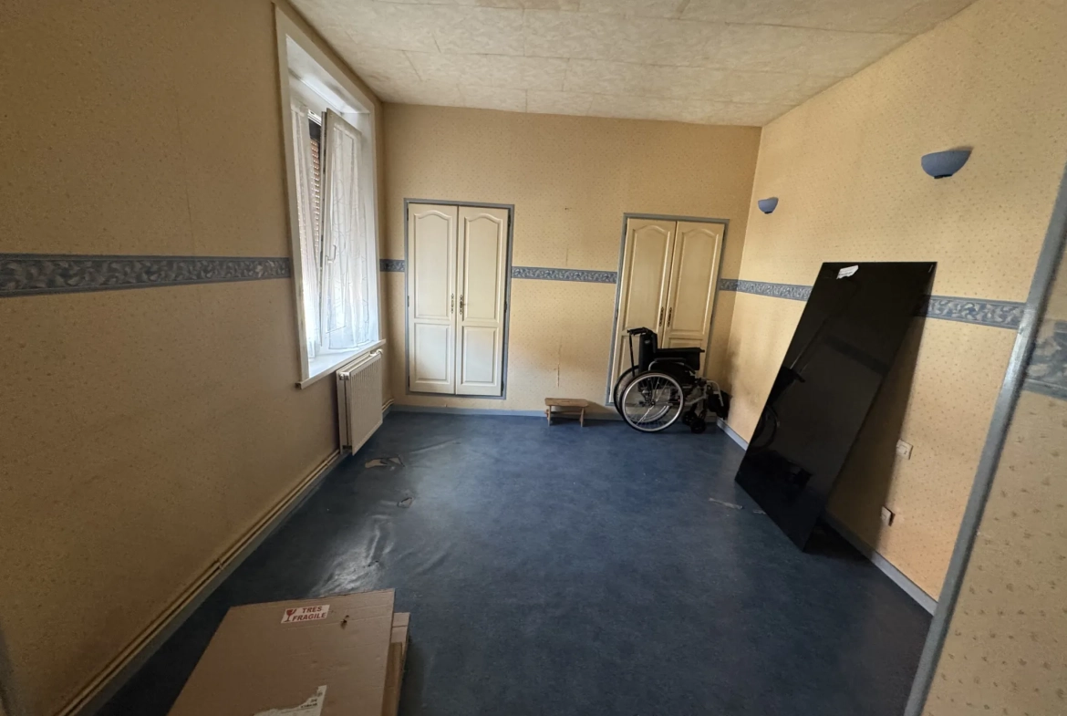 Spacieuse maison de 7 chambres avec garage à Roubaix 