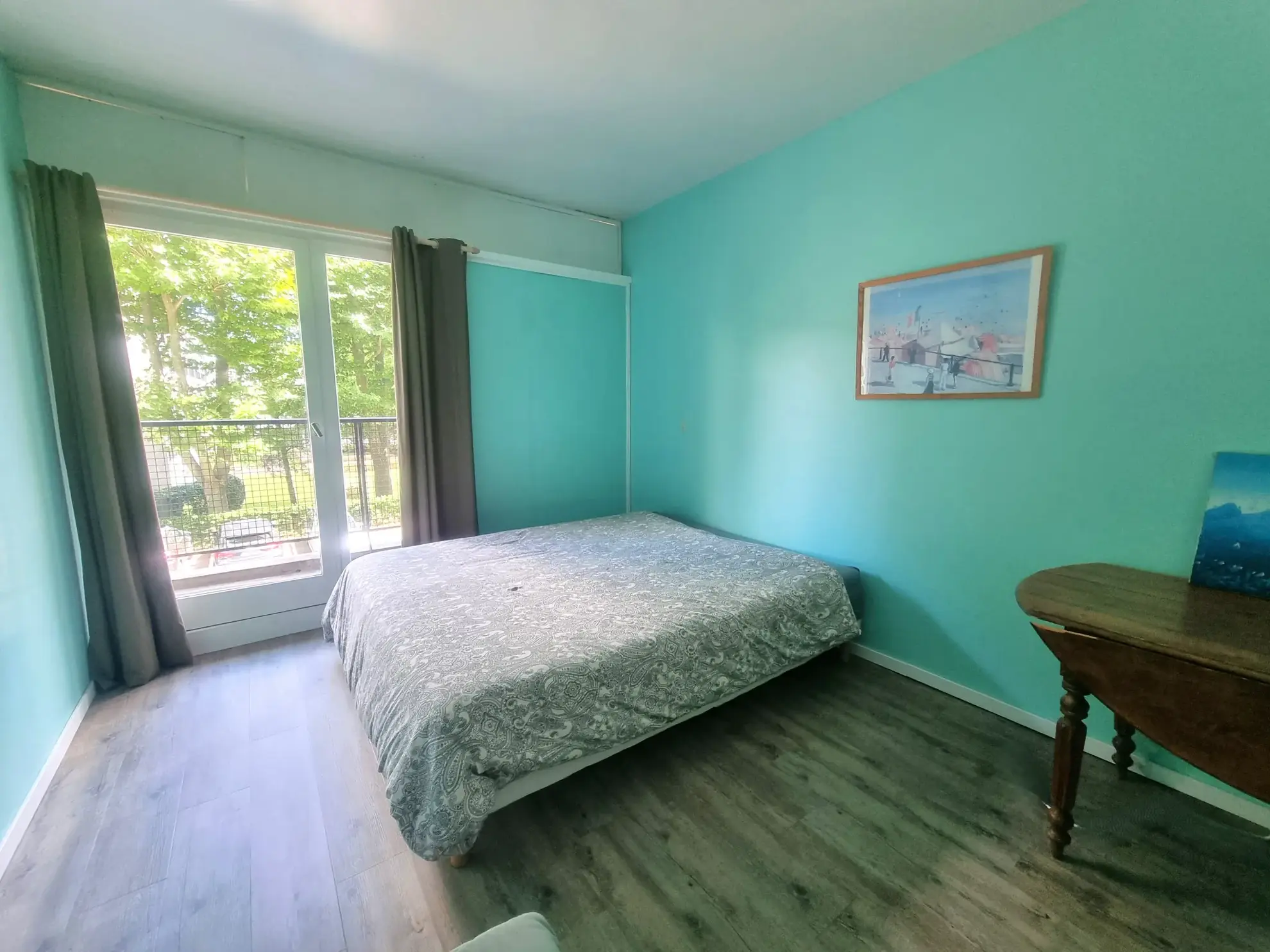 Appartement T4 à Lille de 98 m² avec loggia et cave, idéal famille, proximité tram et commerces 