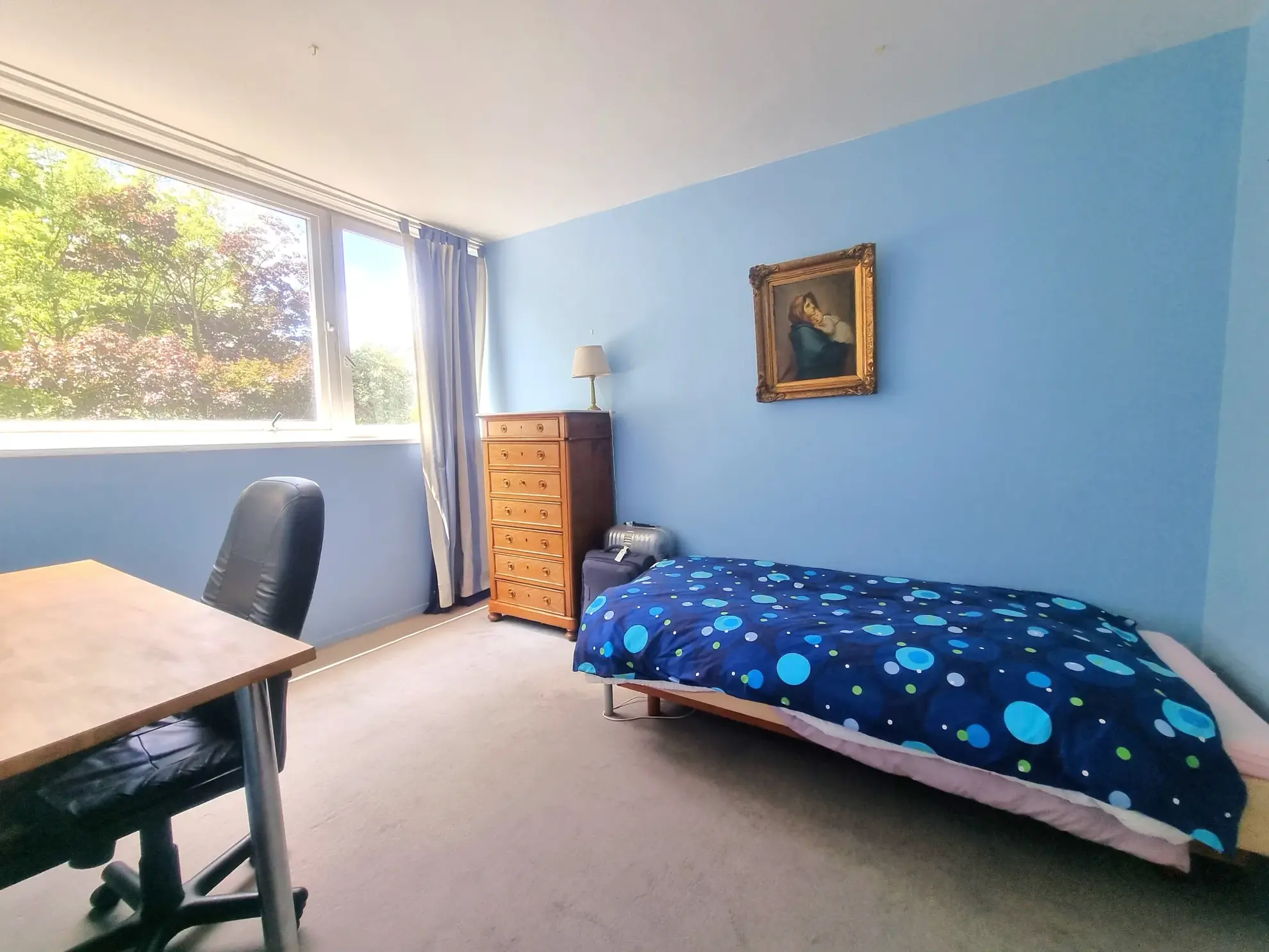 Appartement T4 à Lille de 98 m² avec loggia et cave, idéal famille, proximité tram et commerces 