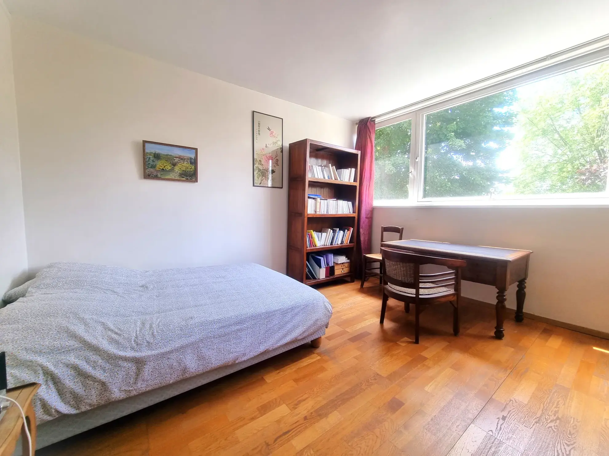 Appartement T4 à Lille de 98 m² avec loggia et cave, idéal famille, proximité tram et commerces 