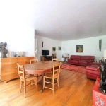 Appartement T4 à Lille de 98 m² avec loggia et cave, idéal famille, proximité tram et commerces