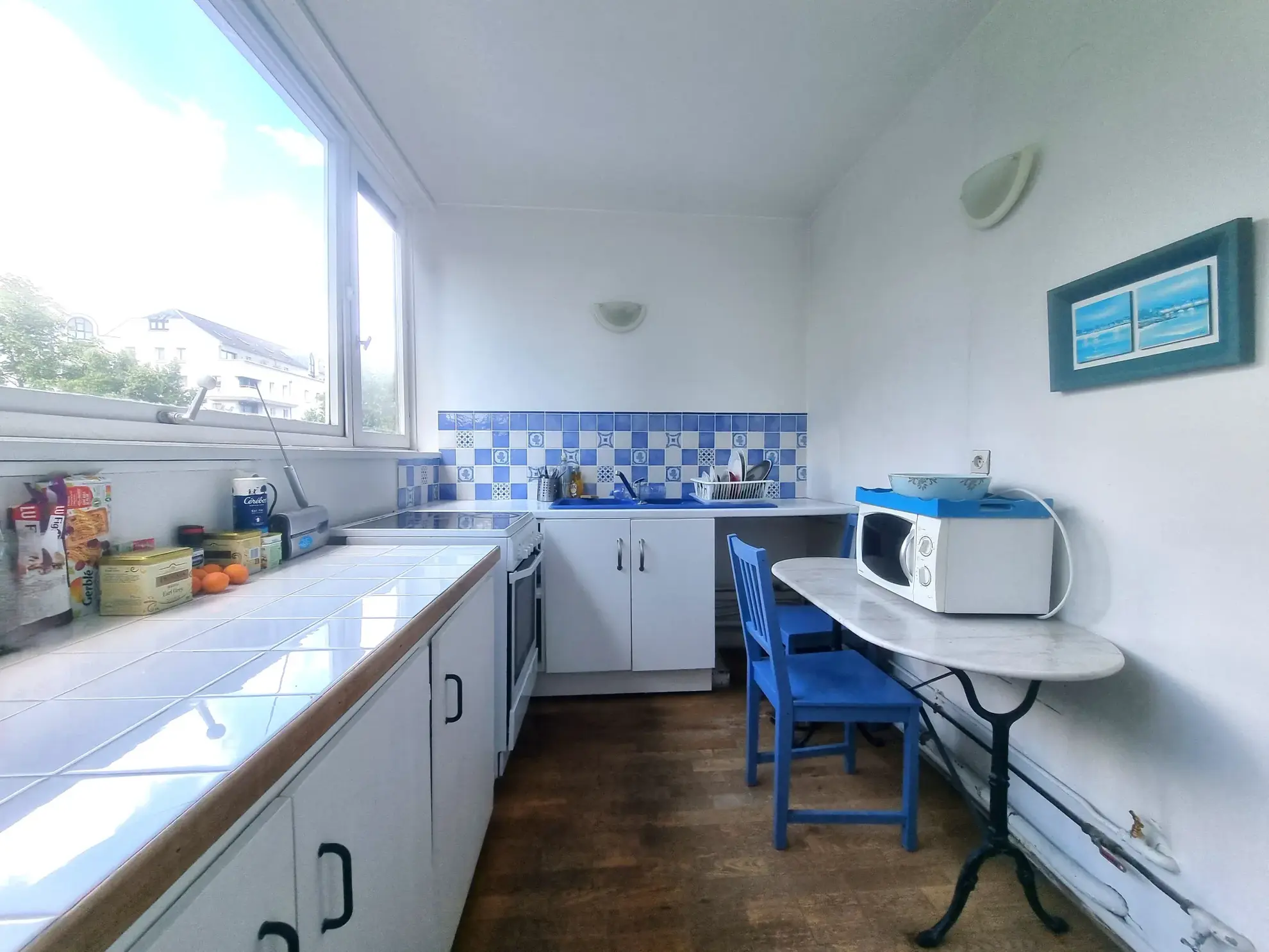 Appartement T4 à Lille de 98 m² avec loggia et cave, idéal famille, proximité tram et commerces 