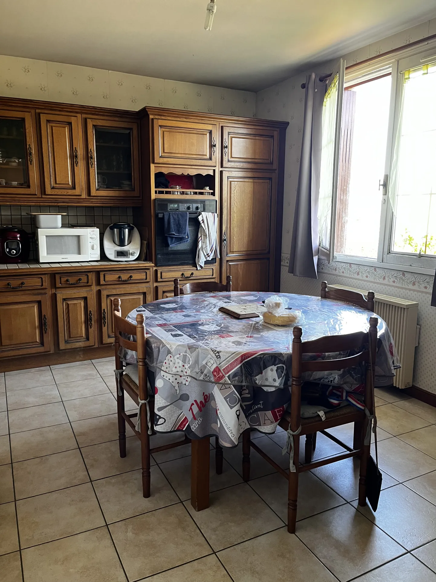 Maison avec jardin à Mirebeau, calme et proches commodités 