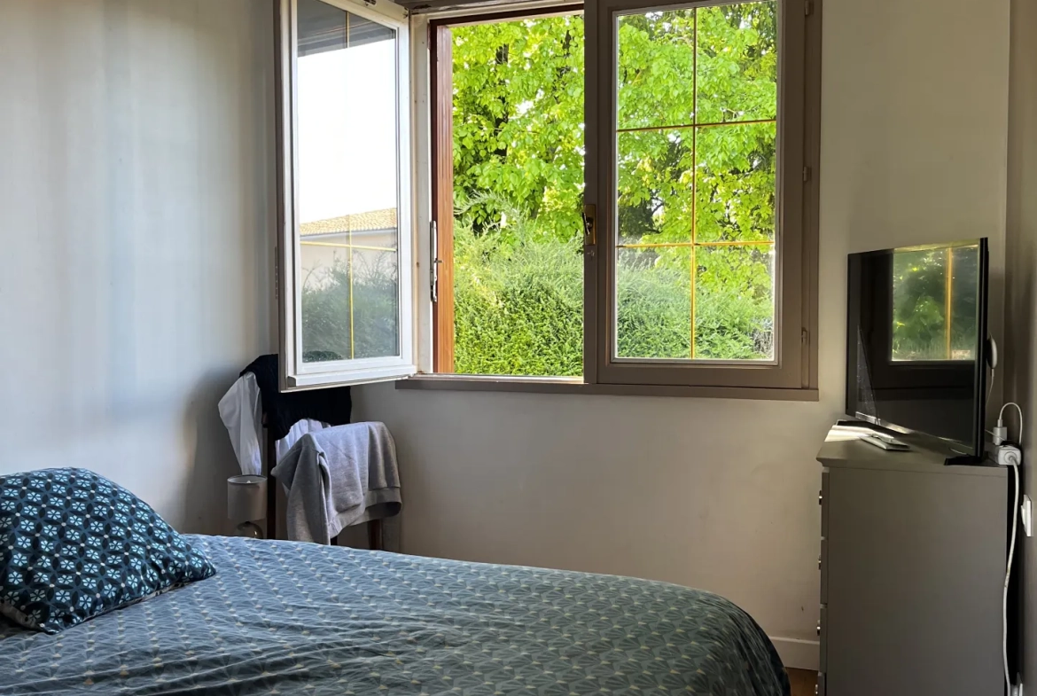 Maison avec jardin à Mirebeau, calme et proches commodités 