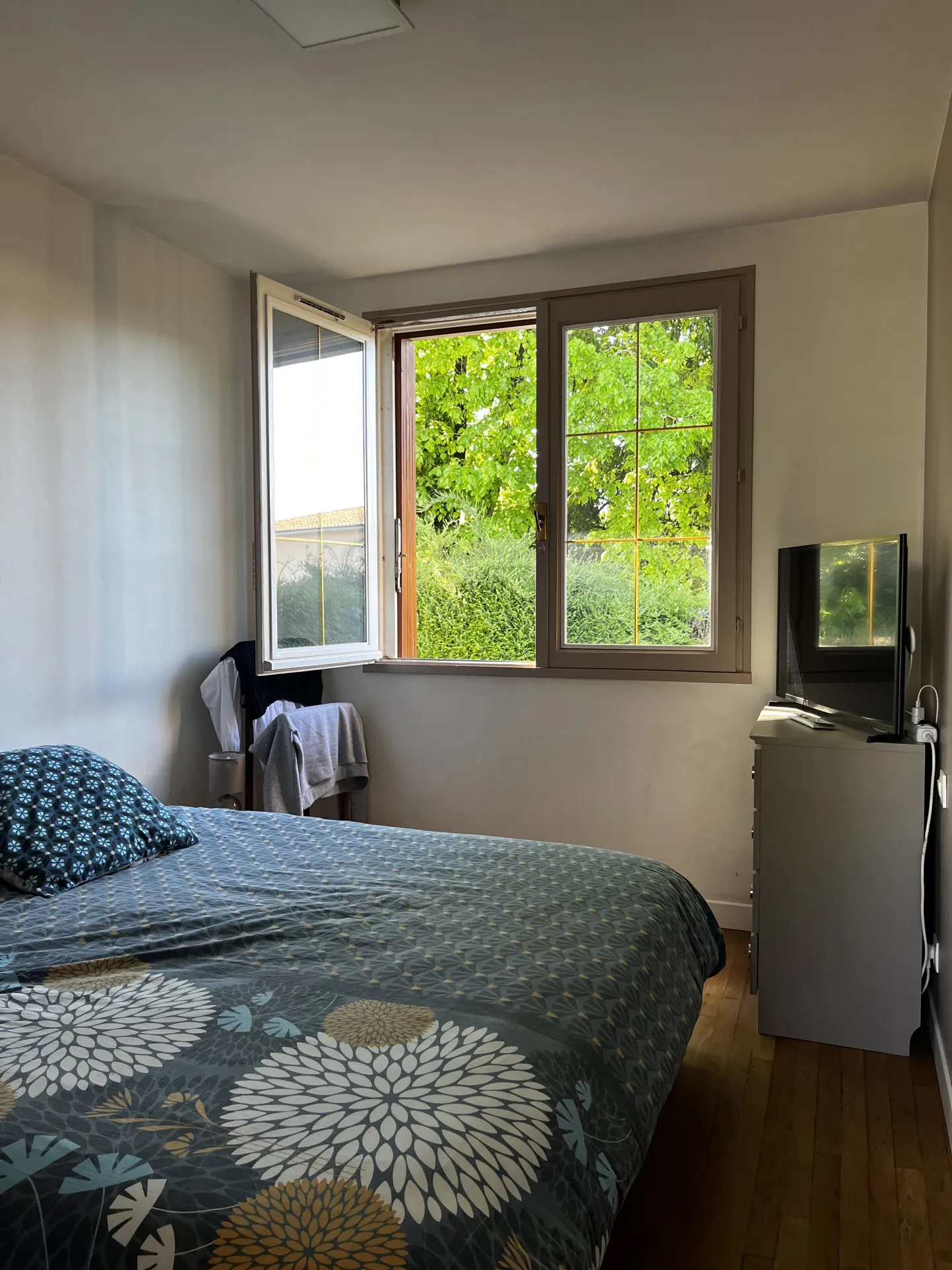 Maison avec jardin à Mirebeau, calme et proches commodités 