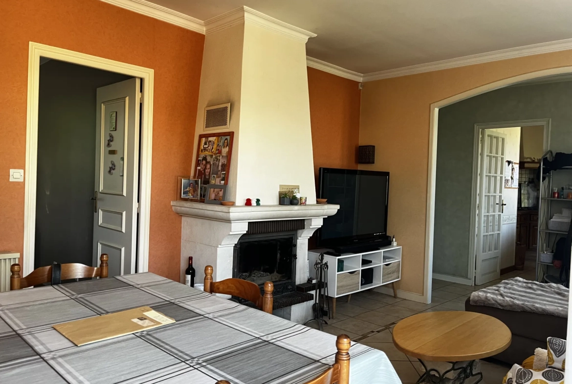 Maison avec jardin à Mirebeau, calme et proches commodités 