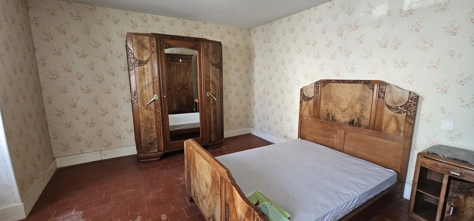 Maison à vendre de 75 m² proche Varzy avec grand terrain et potentiel d'aménagement 