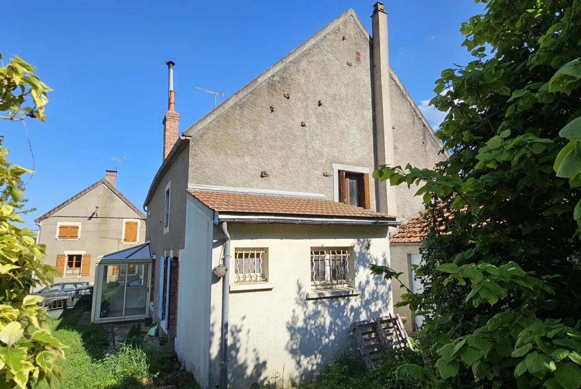 Maison à vendre de 75 m² proche Varzy avec grand terrain et potentiel d'aménagement 
