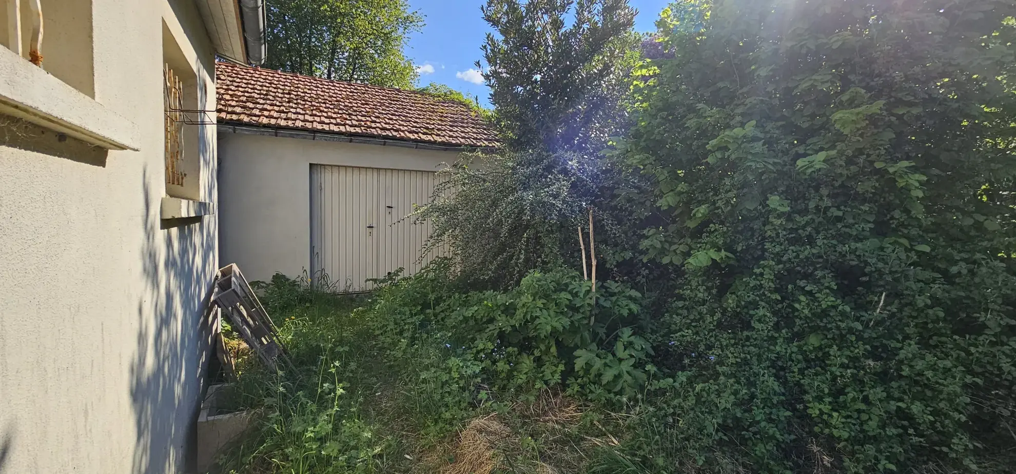 Maison à vendre de 75 m² proche Varzy avec grand terrain et potentiel d'aménagement 