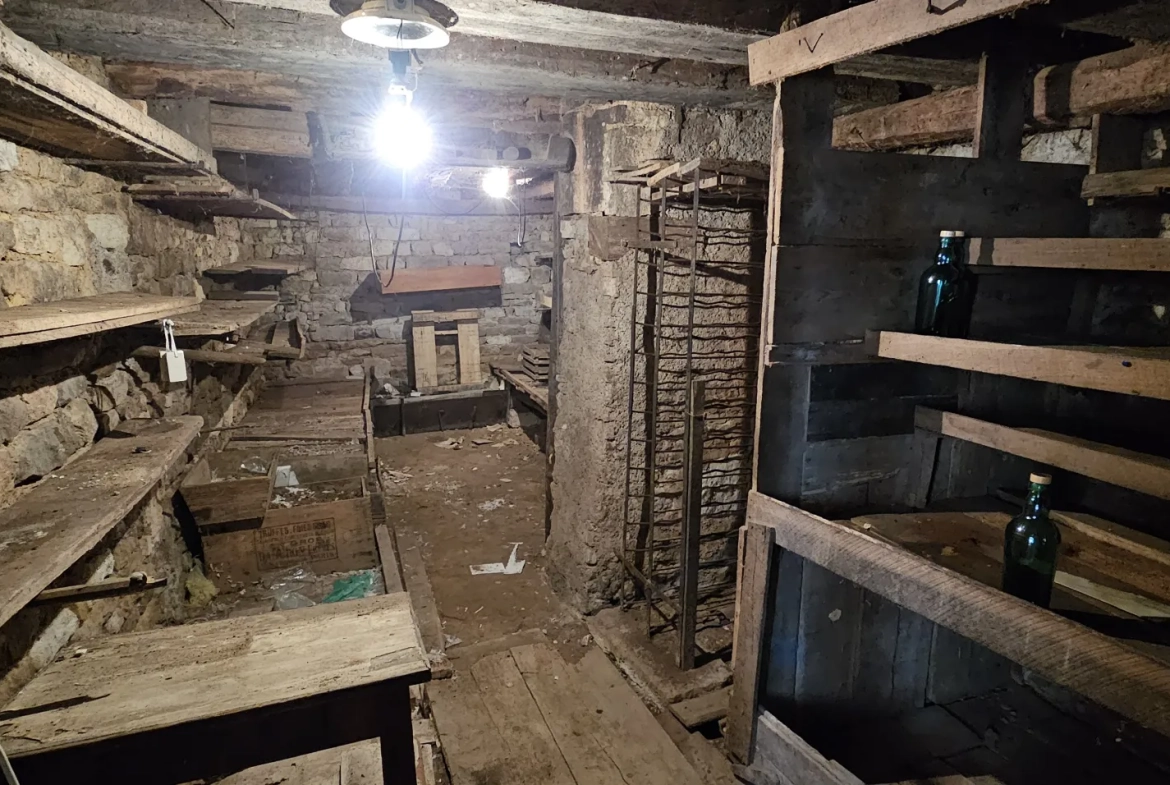 Maison à vendre de 75 m² proche Varzy avec grand terrain et potentiel d'aménagement 
