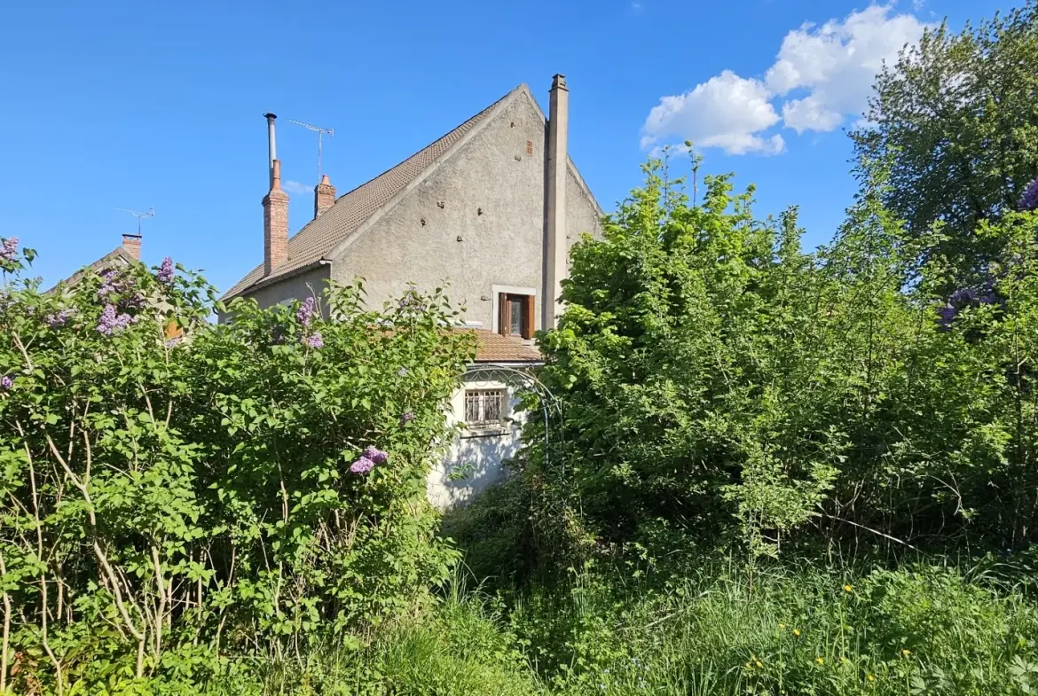 Maison à vendre de 75 m² proche Varzy avec grand terrain et potentiel d'aménagement 