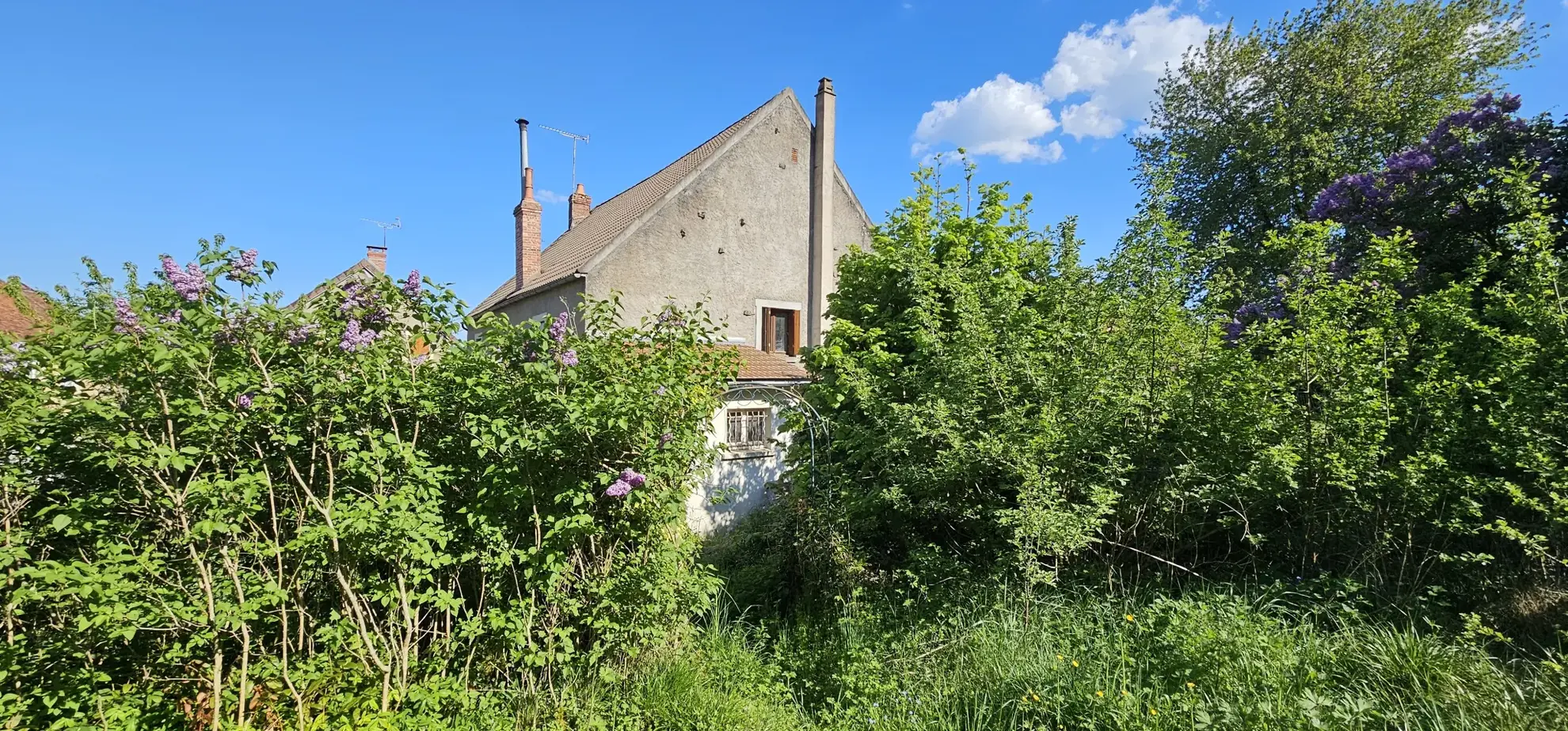 Maison à vendre de 75 m² proche Varzy avec grand terrain et potentiel d'aménagement 