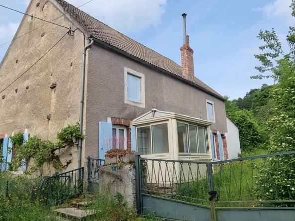 Maison à vendre de 75 m² proche Varzy avec grand terrain et potentiel d'aménagement