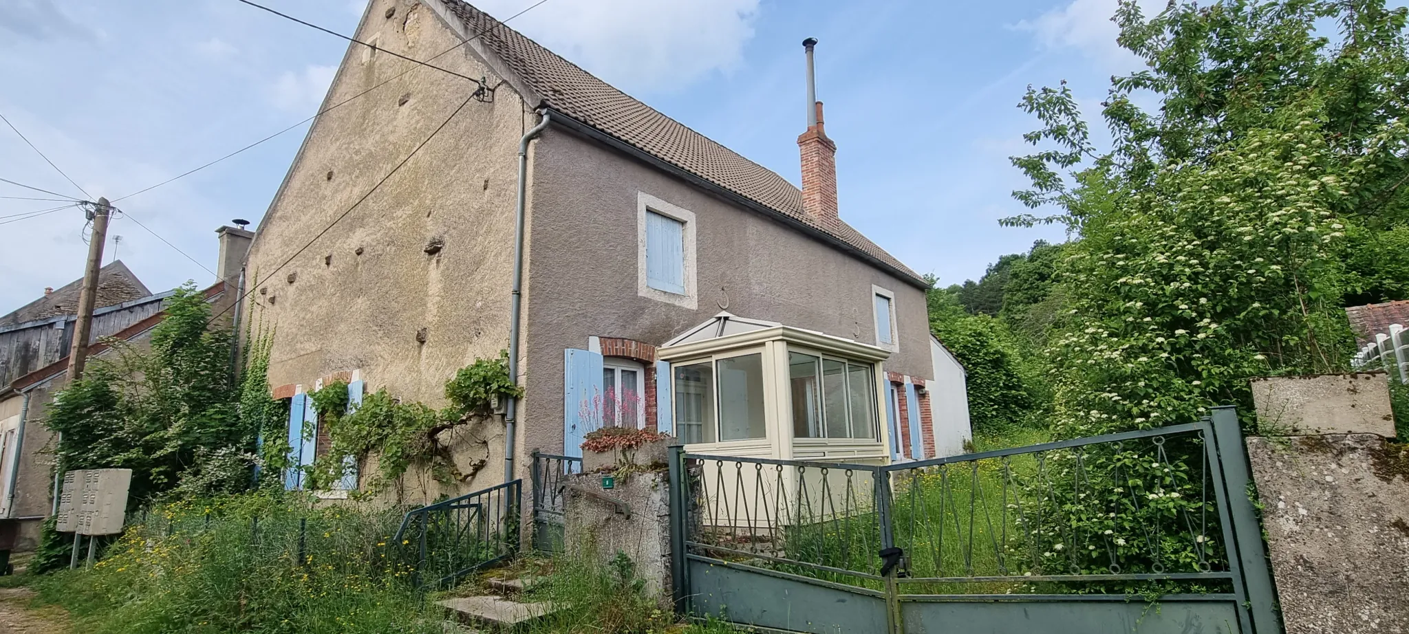 Maison à vendre de 75 m² proche Varzy avec grand terrain et potentiel d'aménagement 