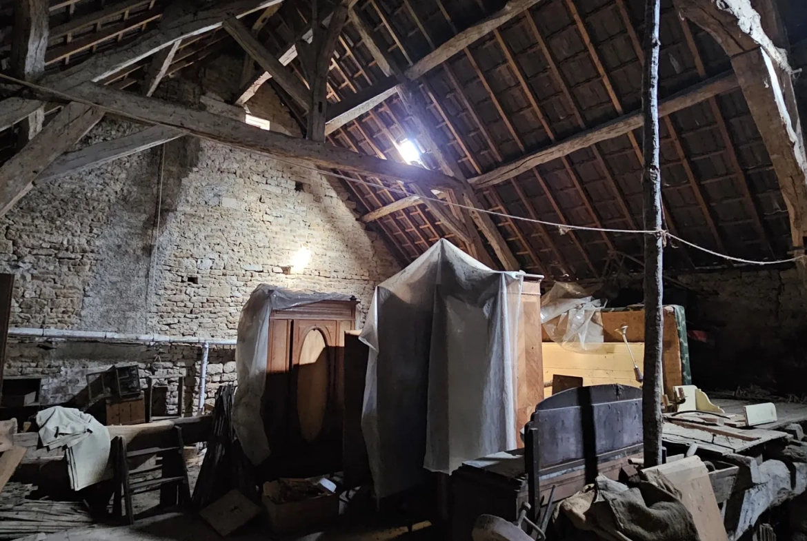 Maison à vendre de 75 m² proche Varzy avec grand terrain et potentiel d'aménagement 