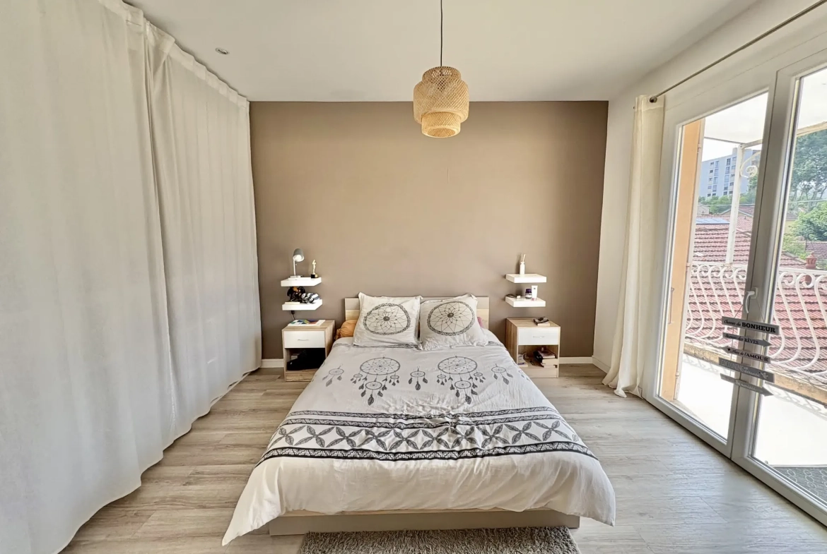 Haut de villa T3 rénové avec jardin privé à Toulon Ouest 