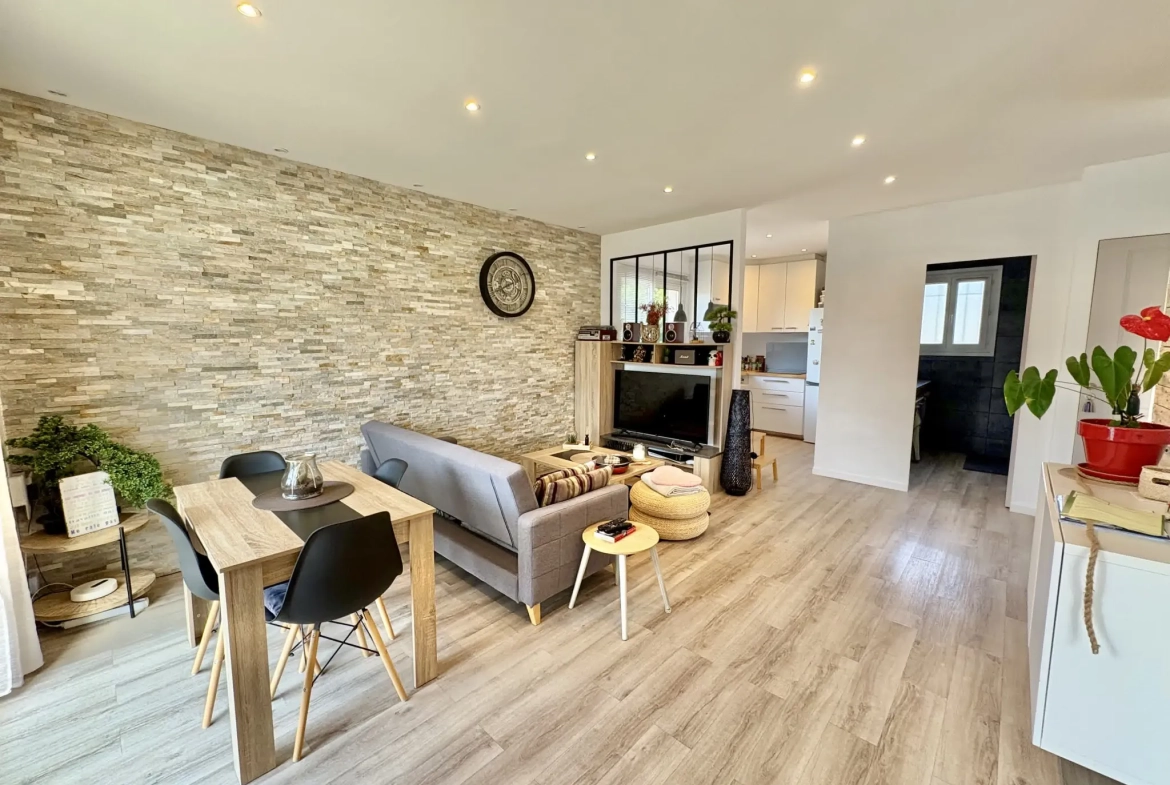 Haut de villa T3 rénové avec jardin privé à Toulon Ouest 