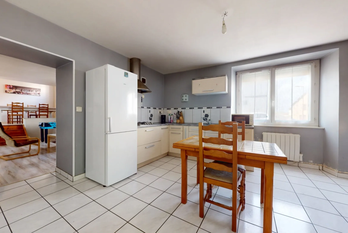 Magnifique maison en pierre de 115 m² à Auxange, proche Dole et Besançon 