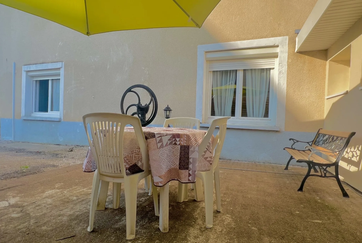 Magnifique maison en pierre de 115 m² à Auxange, proche Dole et Besançon 