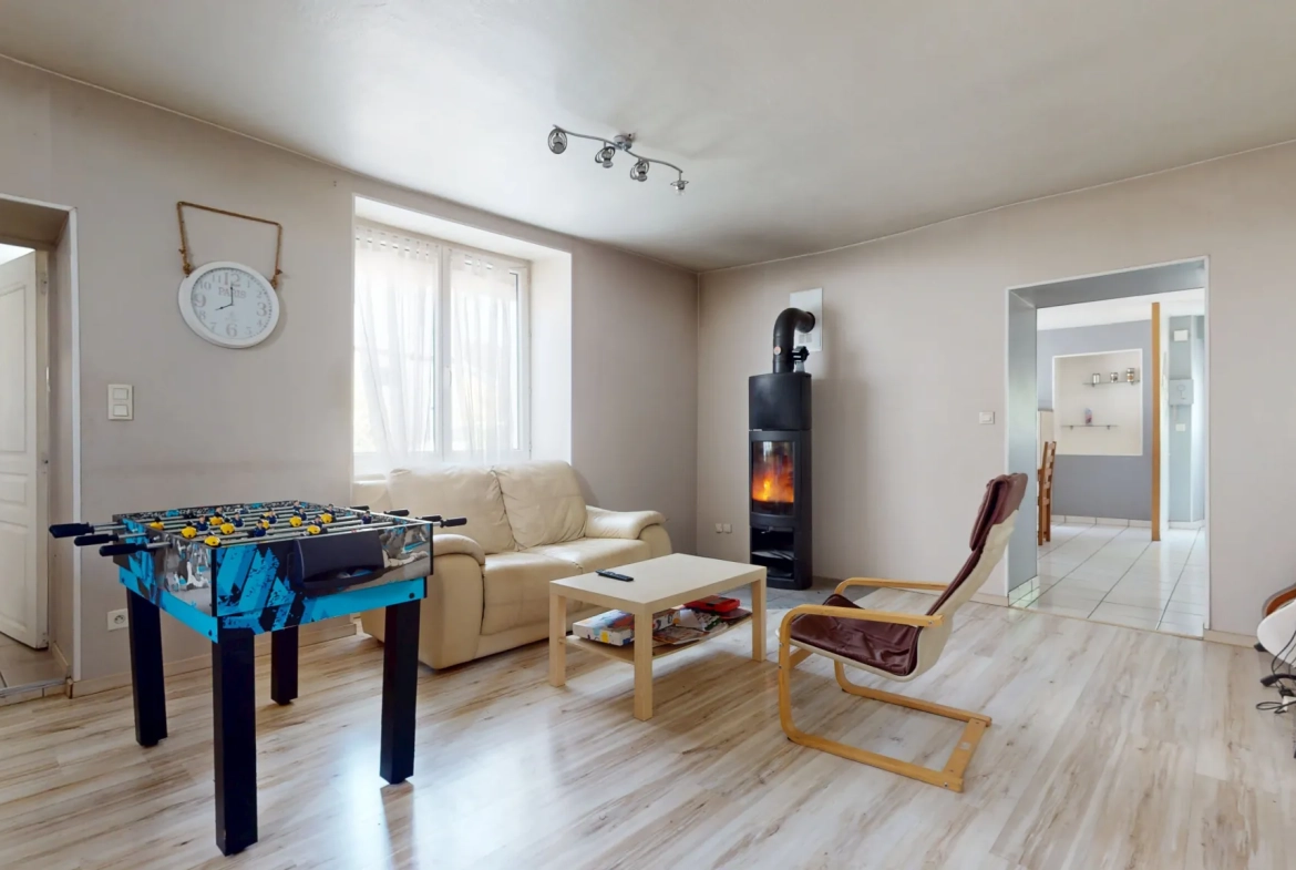 Magnifique maison en pierre de 115 m² à Auxange, proche Dole et Besançon 
