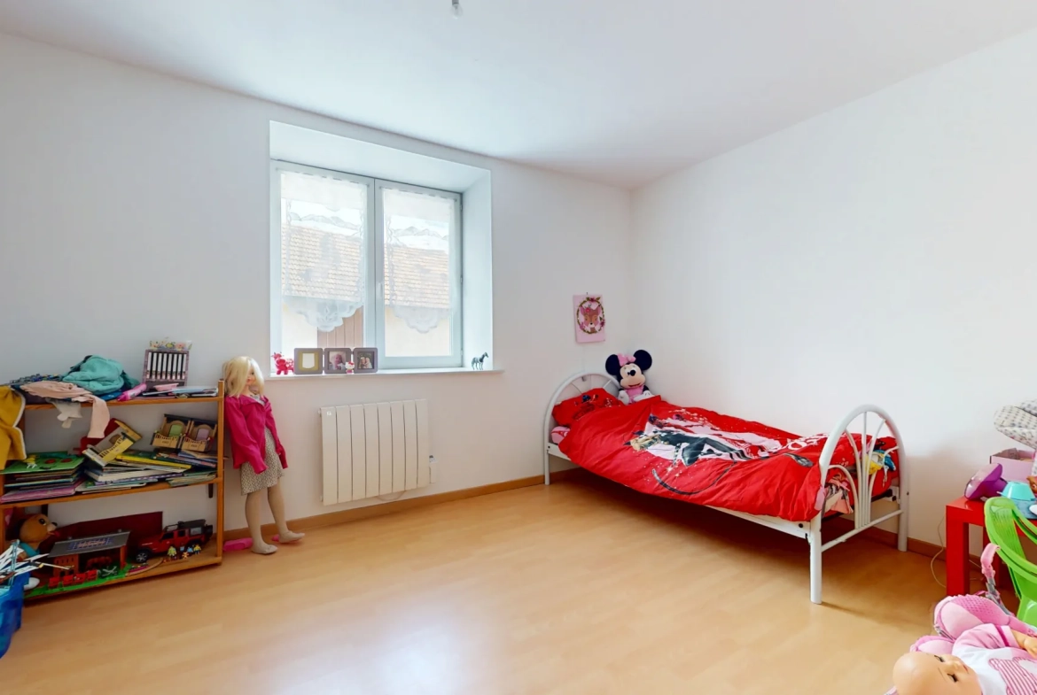 Magnifique maison en pierre de 115 m² à Auxange, proche Dole et Besançon 