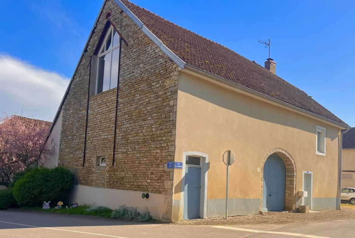 Magnifique maison en pierre de 115 m² à Auxange, proche Dole et Besançon 