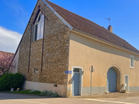 Magnifique maison en pierre de 115 m² à Auxange, proche Dole et Besançon