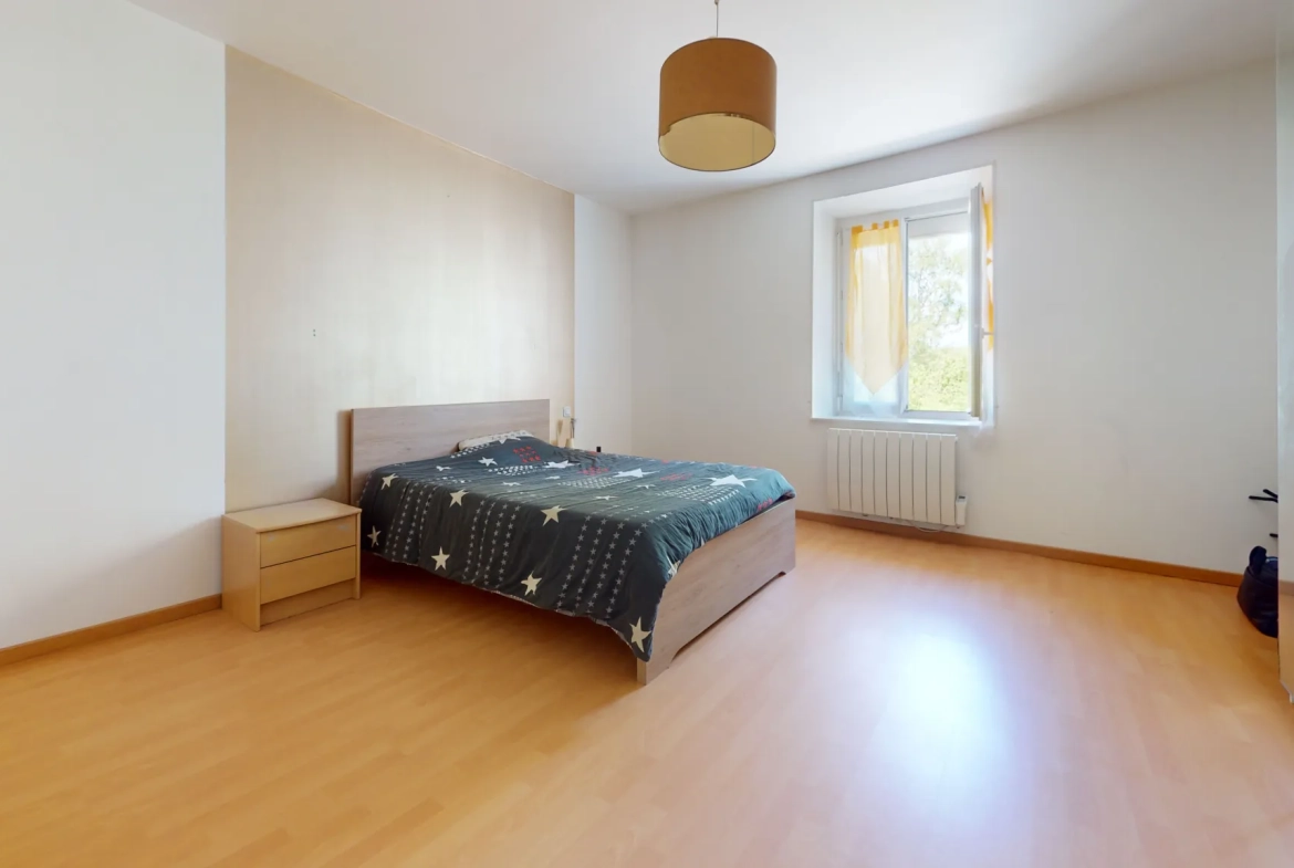 Magnifique maison en pierre de 115 m² à Auxange, proche Dole et Besançon 