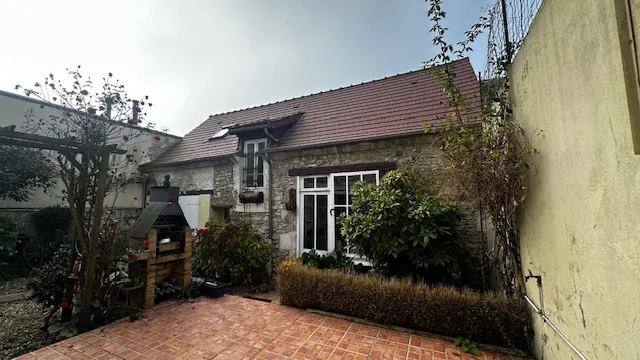 Belle maison à vendre à Liancourt près de Rantigny avec garage et dépendance 
